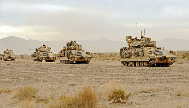 apc、bfv、ブラッドリー、戦闘、軍事、戦車、戦車、輸送、車両、武器、 HDデスクトップの壁紙