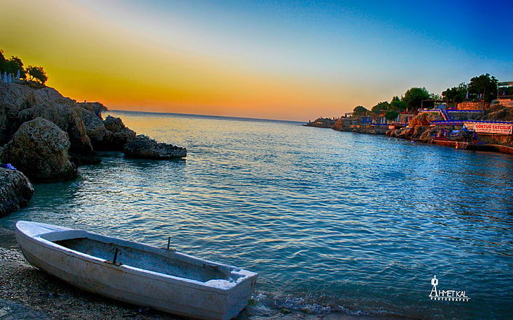 mersin yaprakli koy beach-HD خلفية سطح المكتب ، رمادي صف قارب، خلفية HD