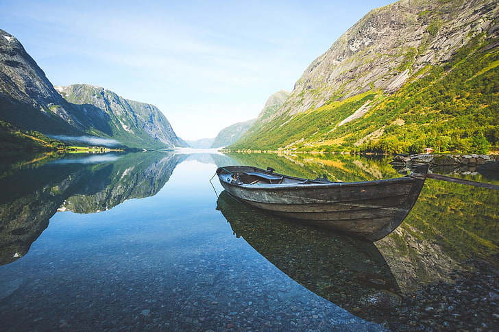 brown wooden boat, nature, landscape, fjord, mountains, boat, reflection, grass, summer, shrubs, Norway, calm, mist, HD wallpaper