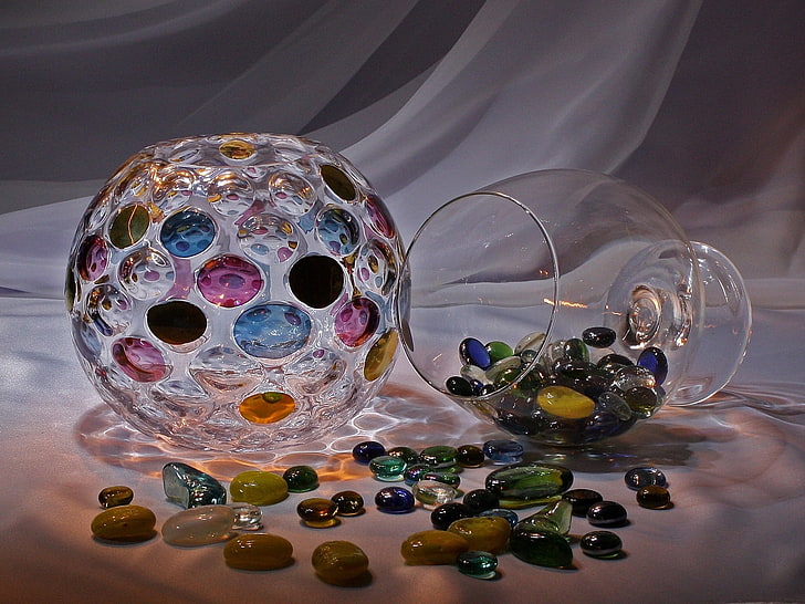 Mappamondo in vetro trasparente con decori di gemme, pietre, vaso, colorato, vetro, palline, Sfondo HD