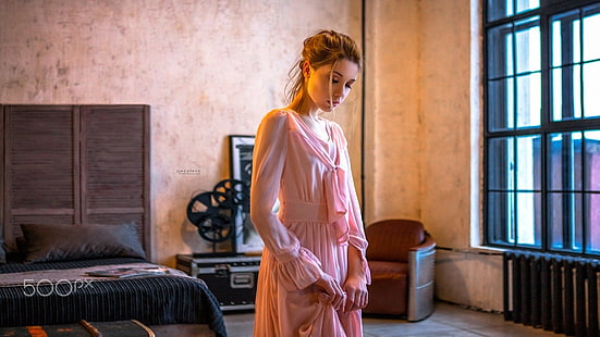 فستان نسائي وردي بأكمام طويلة ، إيرينا زينتشينكو ، موديل نسائي ، كسينيا كوكوريفا ، 500 بكسل، خلفية HD HD wallpaper
