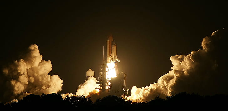 Prom kosmiczny startujący w nocy, STS-128, start, start, noc, nasa, odkrycie promu kosmicznego, centrum kosmiczne Kennedy, noc, Tapety HD