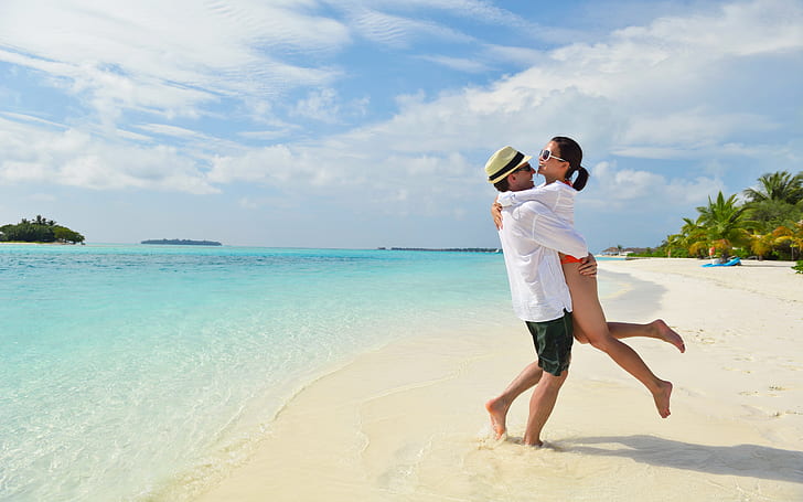 Couple On Honeymoon On A Tropical Island, HD wallpaper