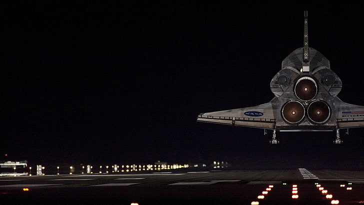 gray NASA space shuttle, space shuttle, Endeavour, Space Shuttle Endeavour, landing, runway, HD wallpaper