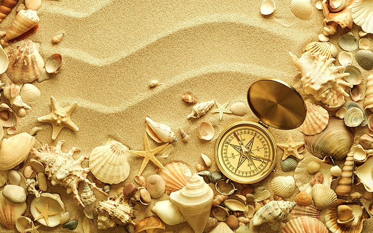 kompas w kolorze złota, plaża, bokeh, kompas, piasek, muszla, podróż, Tapety HD