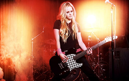 Avril Playing Guitar, Avril Lavigne, музика, единичен, знаменитост, знаменитости, момичета, Холивуд, жени, певици, китара, HD тапет HD wallpaper