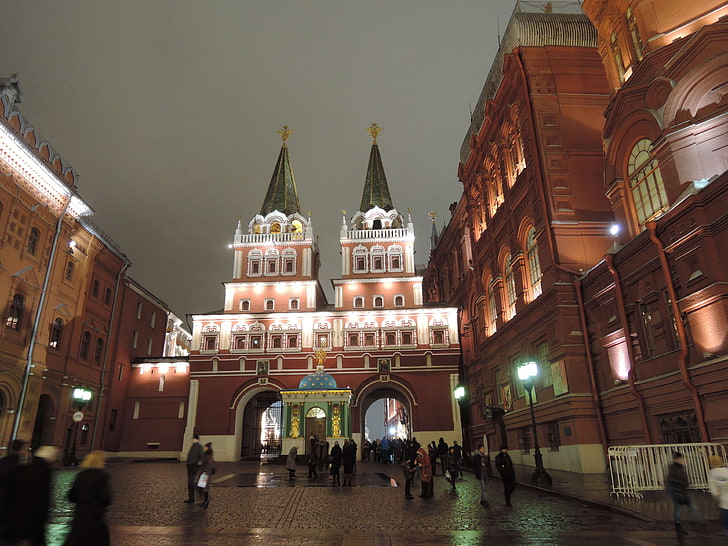 中心部、夕方、赤の広場につながる門、モスクワ、夜、ロシア、モスクワの中心部、赤の広場への道、 HDデスクトップの壁紙