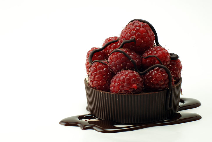 miska ceramiczna z czerwonymi i czarnymi kwiatami, żywność, owoce, czekolada, maliny, Tapety HD