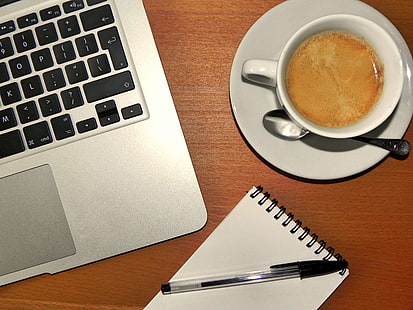 Kaffee, Schreibtisch, Laptop, Notizblock, Stift, HD-Hintergrundbild HD wallpaper