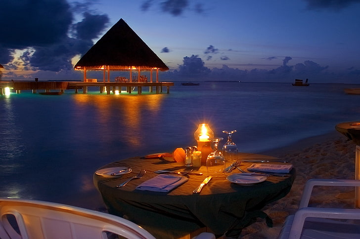 conjunto de bistrô preto redondo, praia, o oceano, romance, à noite, oceano, pôr do sol, vista, romântico, jantar, HD papel de parede