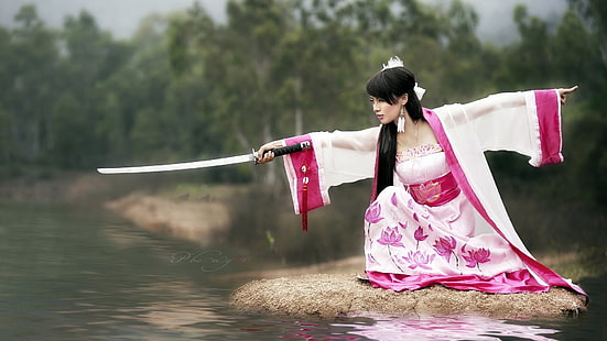 Asiática, espada, mujer, katana, kimono, flores de loto, rosa, niña de fantasía, Fondo de pantalla HD HD wallpaper