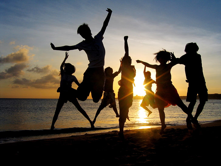 silhouette of people dancing on beach wallpaper, sea, beach, mood, friends, HD wallpaper
