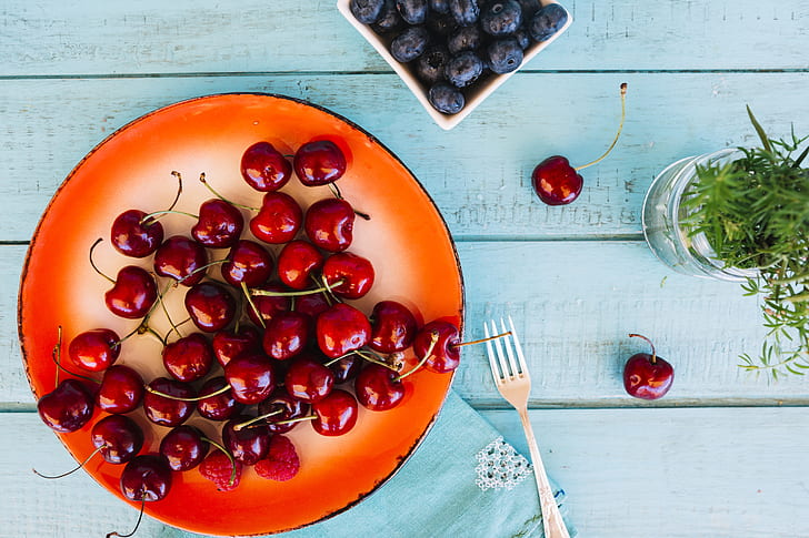 cherry, blueberries, plate, wood, HD wallpaper
