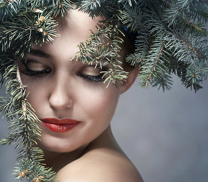 girl, branches, face, background, new year, makeup, hairstyle, beauty, coniferous, closeup, HD wallpaper