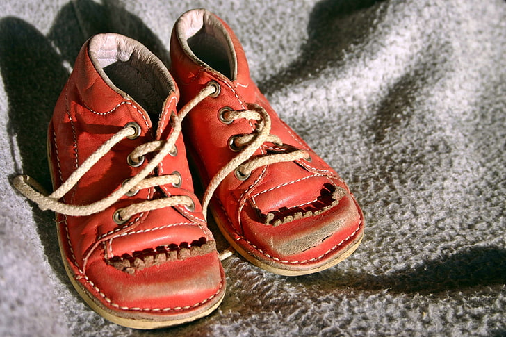 childs shoe, childrens shoe, clothing, expired, footwear, garment, learn to walk, leather, leather shoes, memory, old, old shoes, pair, red, shoe, shoe few, shoelace, small child, HD wallpaper
