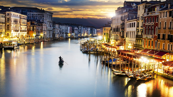 Venezia, Italia, città, sera, edifici, illuminazione, fiume, barche, Venezia, Italia, città, sera, edifici, illuminazione, fiume, barche, Sfondo HD