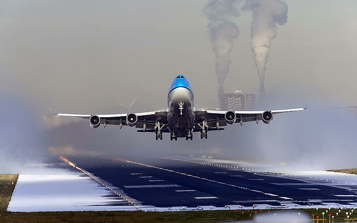 Боинг, сив и син самолет, боинг, самолет, летище, облаци, самолетни самолети, HD тапет