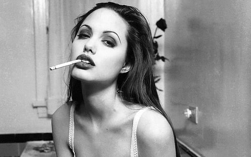 Angelina Jolie, cigarette, visage, maquillage, noir et blanc, Angelina Jolie, cigarette, visage, maquillage, noir et blanc, Fond d'écran HD HD wallpaper
