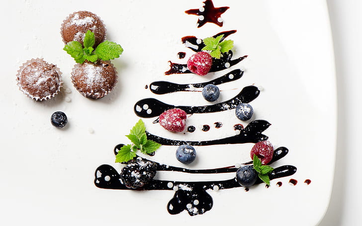 The cream dessert cuisine creative, Christmas trees, strawberries, cake, 3chocolate cupcakes, Cream, Dessert, Cuisine, Creative, Christmas, Trees, Strawberries, Cake, HD wallpaper
