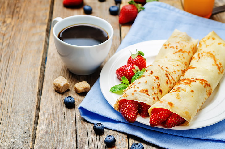 Erdbeerpfannkuchen, Beeren, Kaffee, Frühstück, Heidelbeeren, Erdbeere, Pfannkuchen, HD-Hintergrundbild