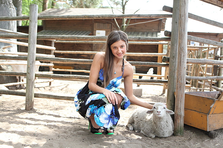 дамска синя флорална рокля, Мария, овца, ферма, Мария Рябушкина, Талия, Мелена, HD тапет