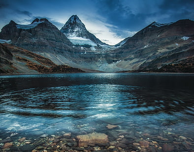 vattensamling, sjö omgiven av berg, berg, sjö, skog, höst, snöig topp, vatten, natur, landskap, HD tapet HD wallpaper