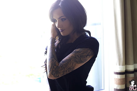 top noir à manches courtes pour femmes, Laurenn Suicide, modèle, Suicide Girls, brune, tatouage, Fond d'écran HD HD wallpaper
