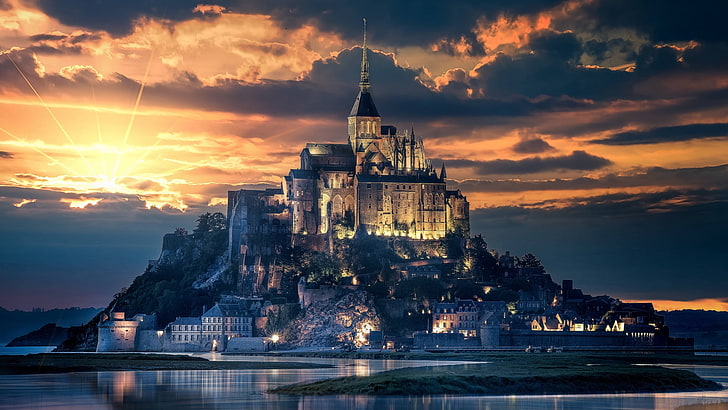 kastil di dekat badan air wallpaper digital, Perancis, Mont Saint-Michel, pulau, kastil, langit, awan, Biara, Wallpaper HD