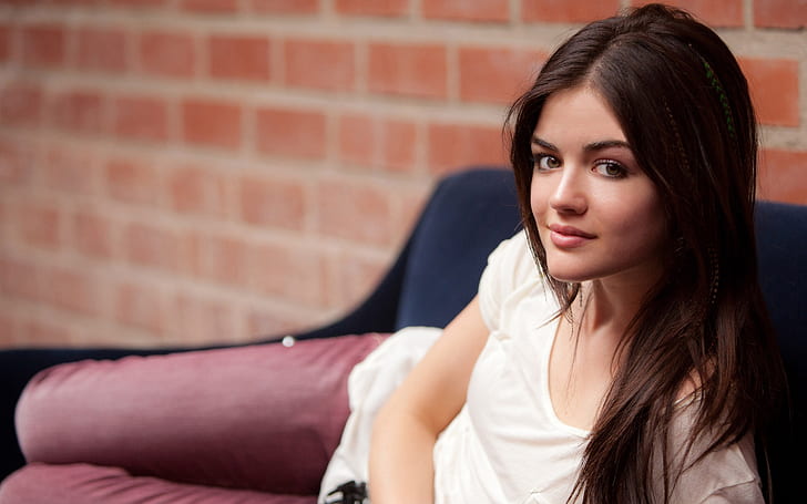 Lucy Hale Relaxing, lucy hale, babes, cool girl, girls, celebrity, Fond d'écran HD