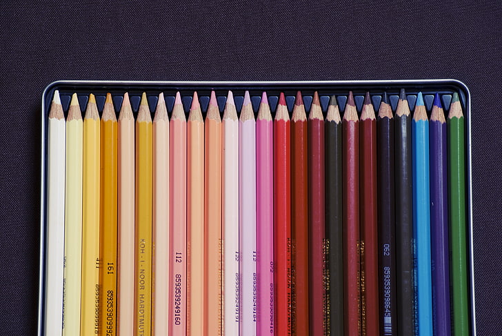 Ensemble de crayons de couleurs assorties, crayons de couleur, trousse, dessin, Fond d'écran HD