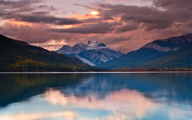 fotografia de marco de montanha, natureza, paisagem, lago, montanhas, pôr do sol, floresta, nuvens, pico nevado, calma, Colúmbia Britânica, Canadá, HD papel de parede