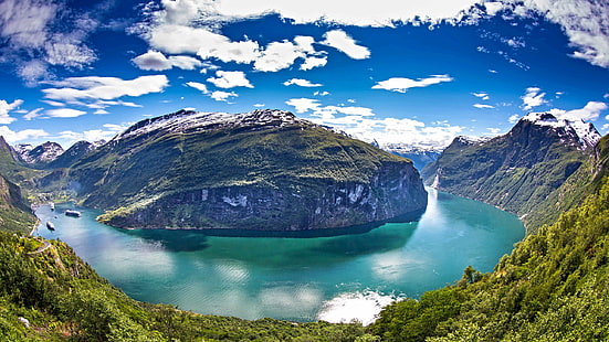 Geirangerfjord No município de Stranda Noruega Patrimônio Mundial da UNESCO UNESCO Nature Photo 2560 × 1440, HD papel de parede HD wallpaper