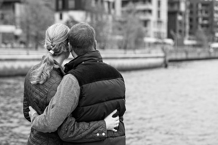 Adult, back view, black and white, blur, care, city, close up, cold,  couple, HD wallpaper | Wallpaperbetter