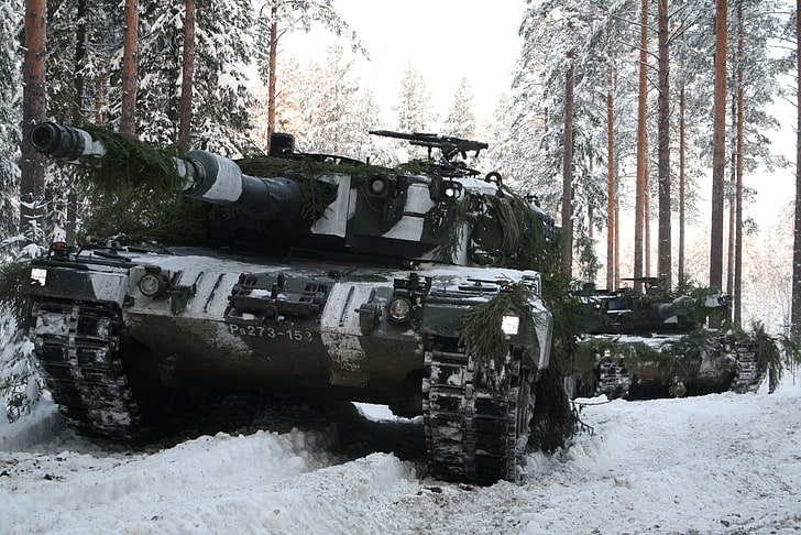 دبابة قتال باللونين الأسود والرمادي ، Leopard 2A6 ، الألمانية ، Winter Forest ، The Main Tank ، Leopard 2، خلفية HD