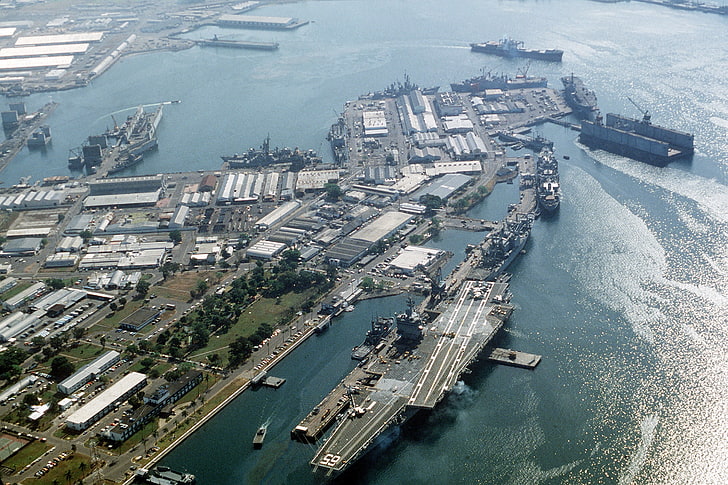 mattoni di cemento marrone e nero, nave da guerra, veduta aerea, veicolo, portaerei, militare, Sfondo HD