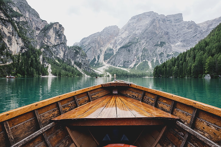 canoa de madeira marrom, natureza, neve, água, barco, árvores, montanhas, HD papel de parede
