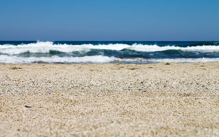 Sandy beach, green sea, beaches, 2880x1800, wave, sand, summer, HD wallpaper