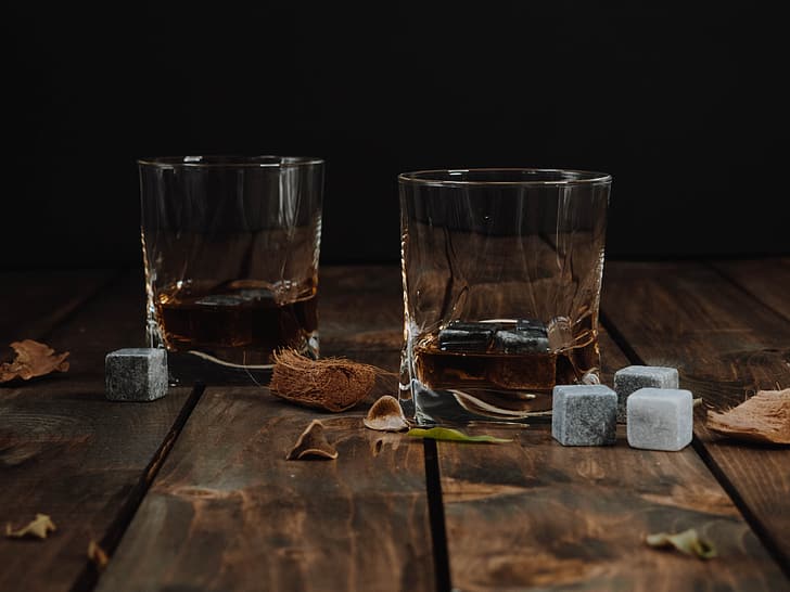 alcohol, drinking glass, wooden surface, whisky, HD wallpaper