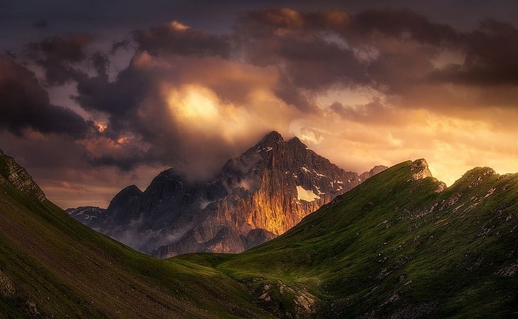 montaña marrón, fotografía, paisaje, naturaleza, montañas, amanecer, hierba, nubes, Dolomitas (montañas), Italia, Fondo de pantalla HD