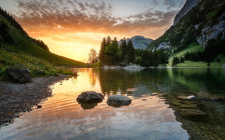 بحيرة Seealpsee في سلسلة Alpstein من كانتون Appenzell Innerrhoden سويسرا خلفيات Android لسطح المكتب أو الهاتف 3840 × 2400، خلفية HD