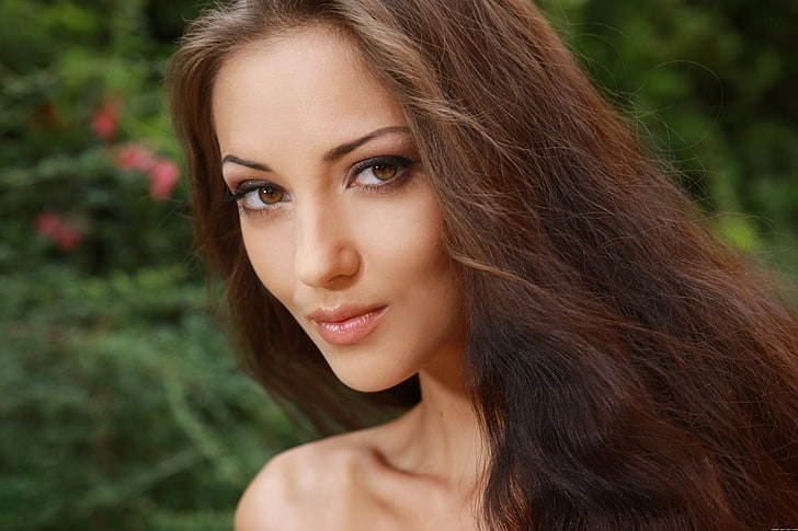 Modèles, Anna Sbitnaya, yeux bruns, cheveux bruns, gros plan, visage, cheveux longs, modèle, sourire, femme, Fond d'écran HD