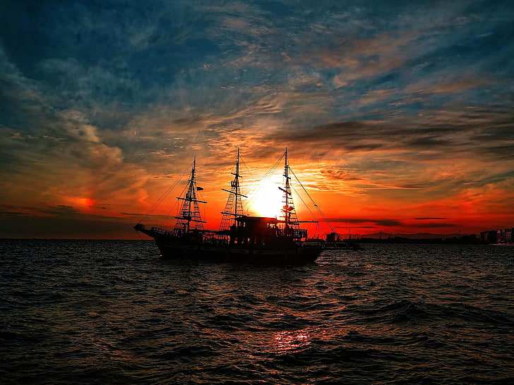 Silhouette von Segelboot, Fischerboote auf Gewässer bei Sonnenuntergang, Meer, Segelschiff, Sonnenuntergang, Wolken, Silhouette, Griechenland, Thessaloniki, HD-Hintergrundbild