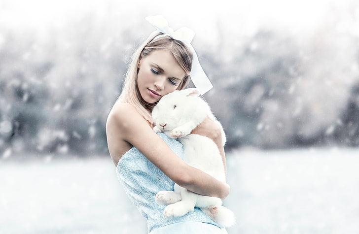 Алессандро ди Чикко Алиса, белый кролик, милая, девушка, зима, белый, зайчик, кролик, снегопад, HD обои