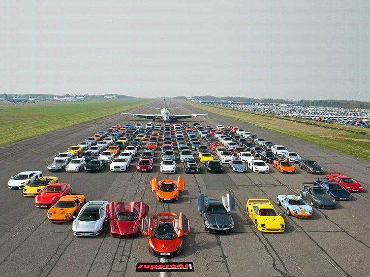 مجموعة سيارات متنوعة الألوان ، طريق ، طائرة ، سيارات خارقة، خلفية HD