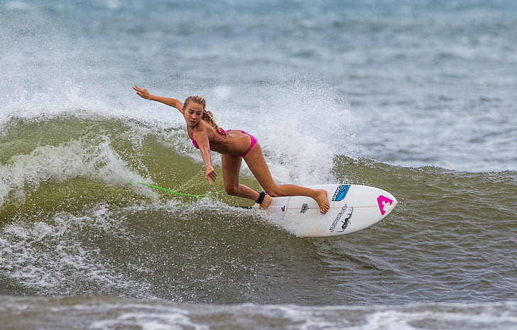 Dziewczyna surfuje, biała deska surfingowa, Dziewczyna surfuje, HD, Tapety HD
