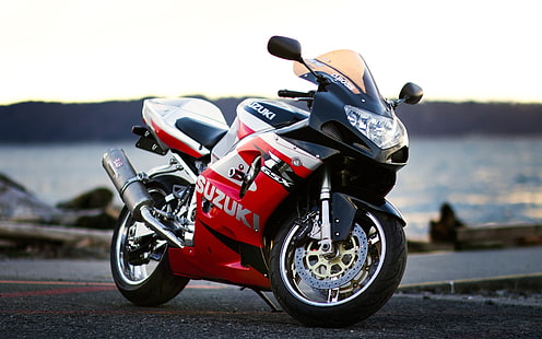 Suzuki GSX R1000 Kırmızı, kırmızı ve beyaz Suzuki spor bisikleti, Motosiklet, Suzuki, kırmızı, HD masaüstü duvar kağıdı HD wallpaper