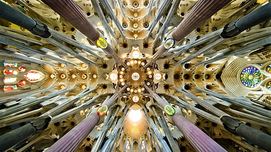 архитектура катедрала Саграда Фамилия Барселона Испания арка покриви червеи очен изглед стълб мозайка прозорец интериори симетрия, HD тапет HD wallpaper