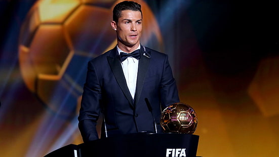 Cristiano Ronaldo, vincitore del Pallone d'Oro della FIFA, del Portogallo e del Real Madrid, accetta il suo premio, christiano ronaldo, fifa, ballon d'or, 2015, calcio, cristiano ronaldo, Sfondo HD HD wallpaper