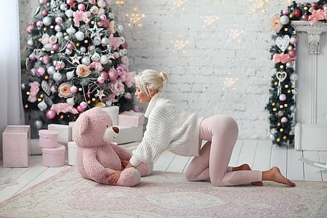 menina, pose, humor, urso, ano novo, árvore, suéter, urso de pelúcia, Dmitry Arhar, Katerina Shiryaeva, HD papel de parede HD wallpaper