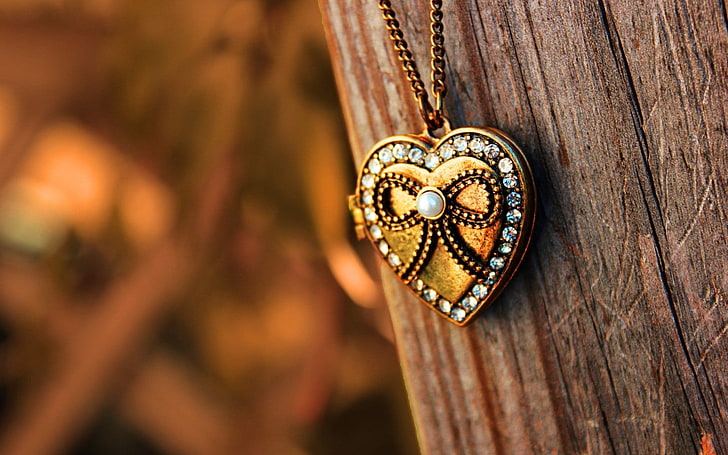 Pendant Heart Chain, gold-colored heart pendant with clear gemstones, Love, , chain, wood, pendant, HD wallpaper